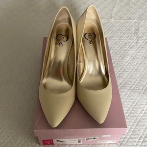 Ivory pointed pumps 3.5 inch heel.